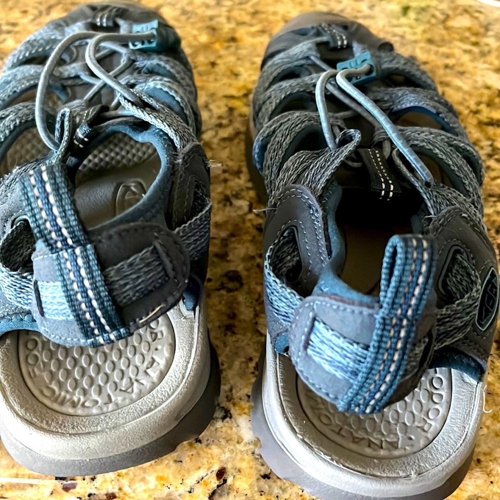 Keen Woman’s Whisper Sport Sandal-8.5 smoke blue